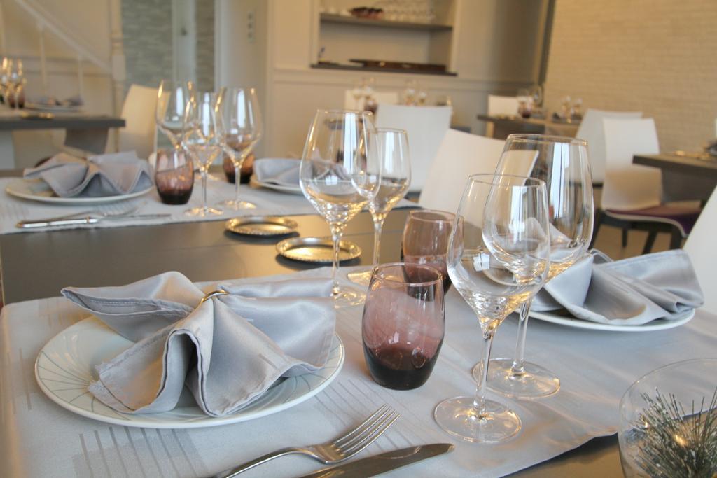 Logis Hotel Restaurant Le Grand Turc LʼOie Esterno foto