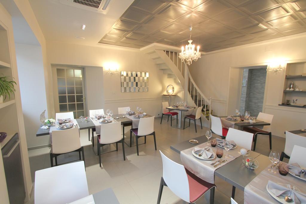 Logis Hotel Restaurant Le Grand Turc LʼOie Esterno foto